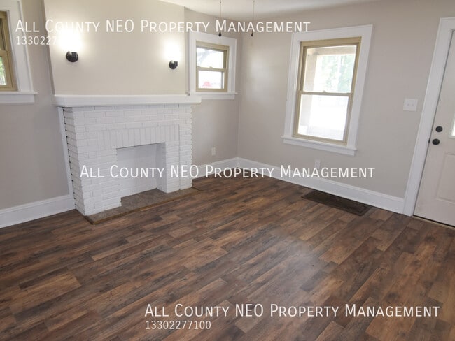 Foto del edificio - 643 E Archwood Ave