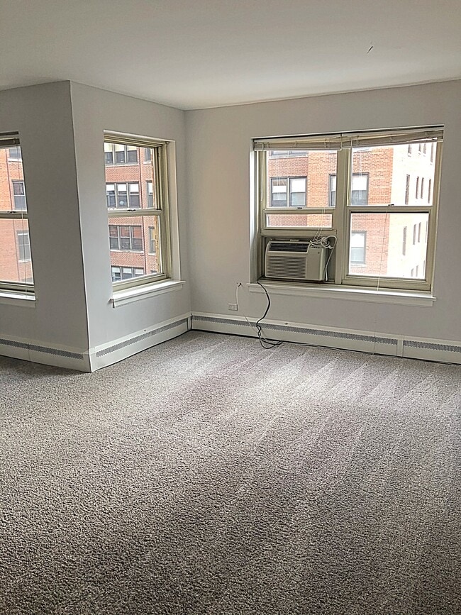 Foto del edificio - 4920 N Marine Dr