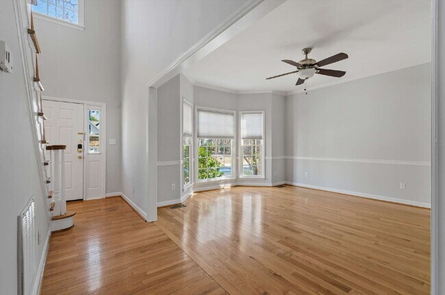 Foto del edificio - 4-Bed Oasis in Treyburn Community