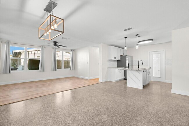 Building Photo - 3612 W Leila Ave