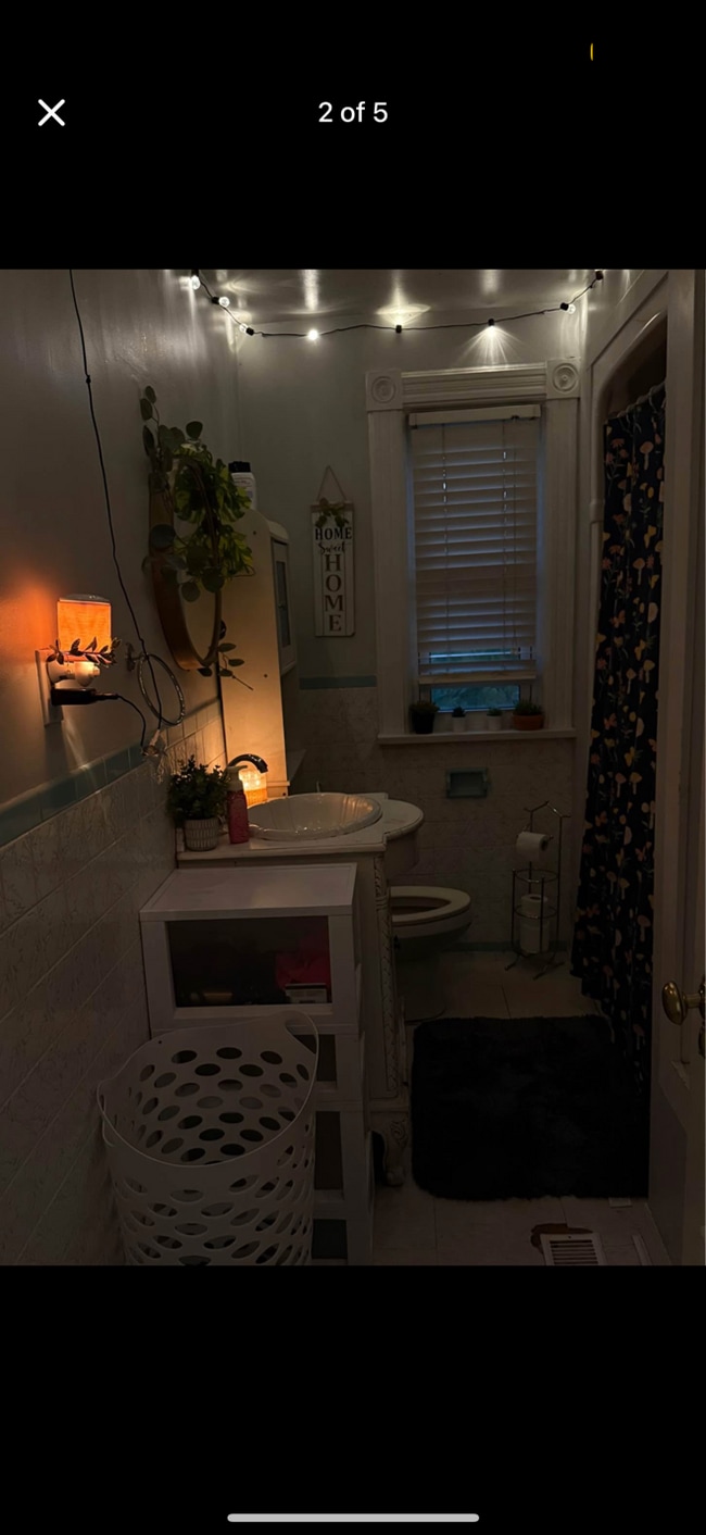 Building Photo - 297 Park St N