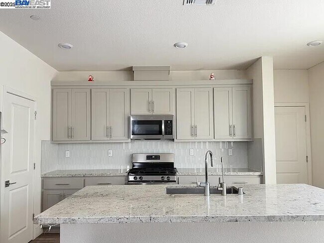 Foto del edificio - 2151 Daimler St