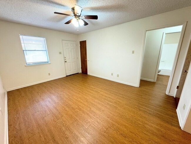 Building Photo - 360 Virtual Tour Available