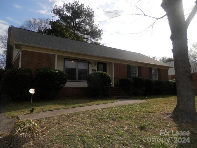 Foto del edificio - 5901 McBride St