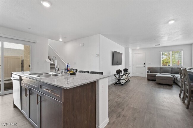 Foto del edificio - 7005 Magenta Moon St