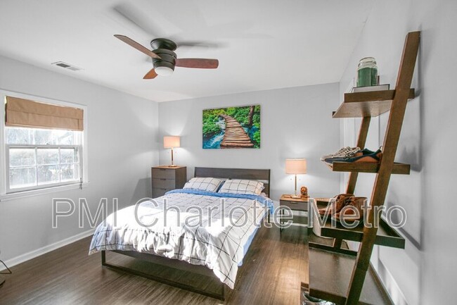 Foto del edificio - 3302 Selwyn Farms Ln