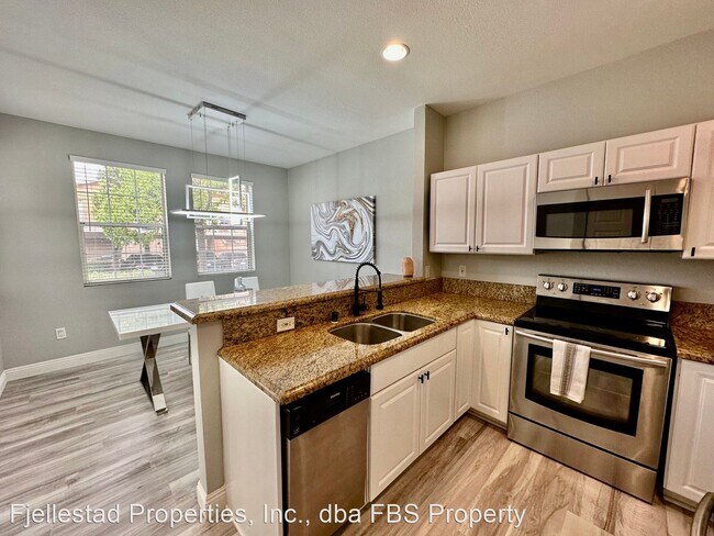 Building Photo - 2 br, 2.5 bath House - 18638 Caminito Cant...