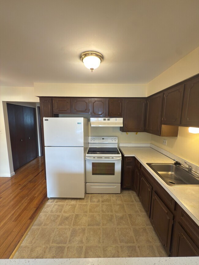 Foto del edificio - 5093 Mansfield Ave