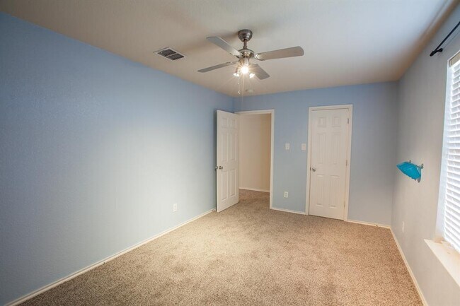 Building Photo - 7400 Ryan Ct