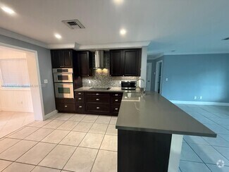 Building Photo - 2765 SW 47th St