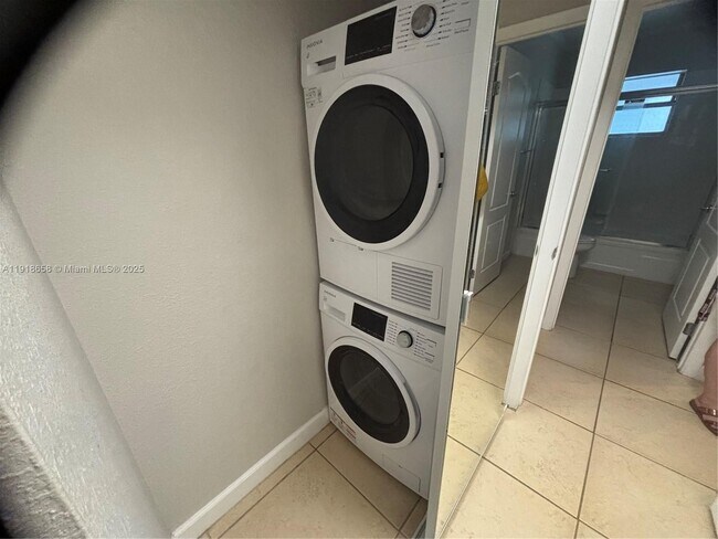 Foto del edificio - 4871 NW 9th Dr