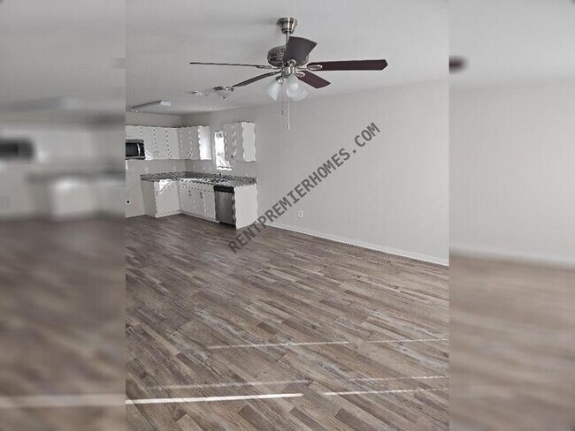 Building Photo - 14186 Green Wing Cir