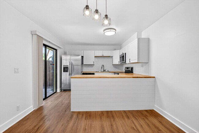 Foto del edificio - 198 Lake Arbor Dr