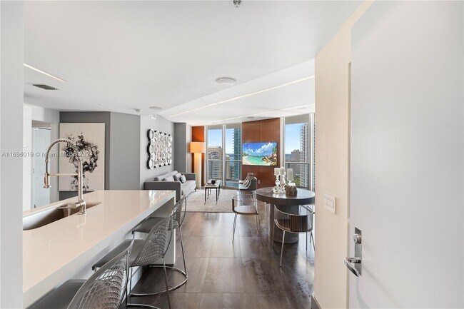 Foto del edificio - 300 S Biscayne Blvd
