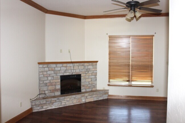 Foto del edificio - GREAT HOME IN THE EISENHOWER VILLAGE AREA!!