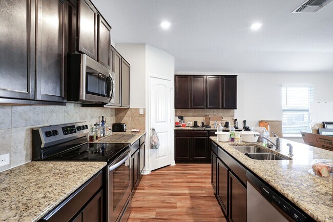 Building Photo - Stunning Corner Lot Home with Easy Access ...