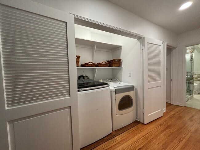 Washer / dryer - 1789 S Sherbourne Dr