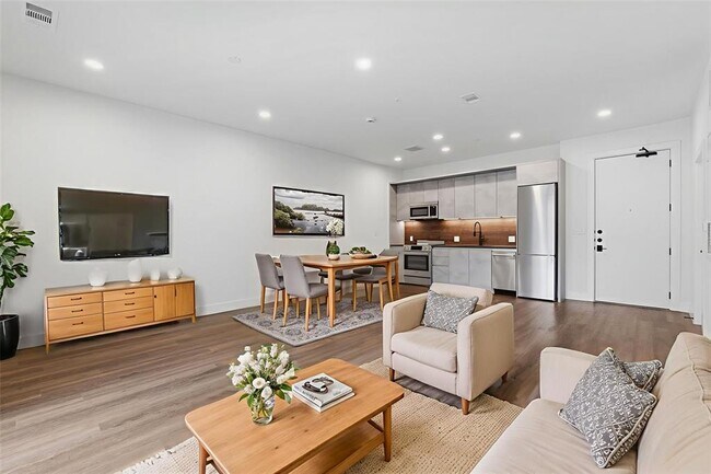 Building Photo - 4315 S Congress Ave