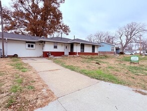 Building Photo - 5433 W Hughes St