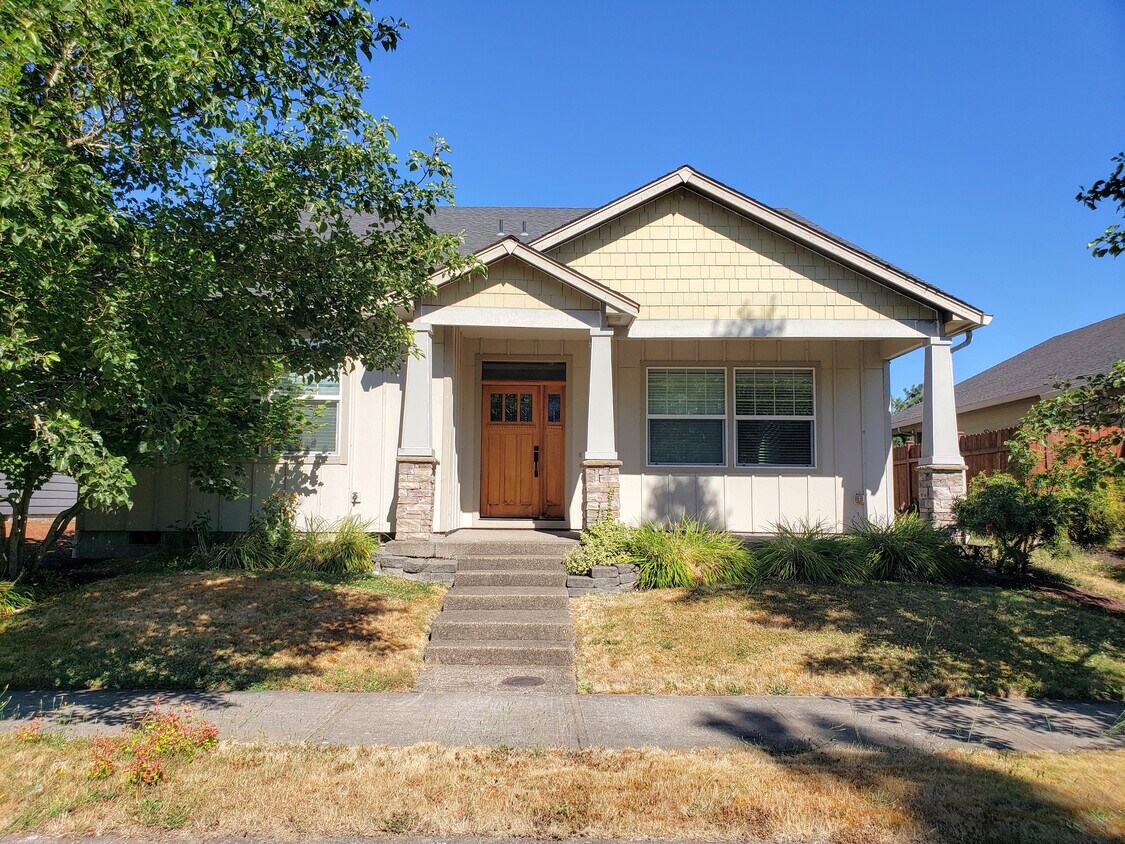 1605 b Lake Drive, Silverton, OR 97381 House Rental in Silverton