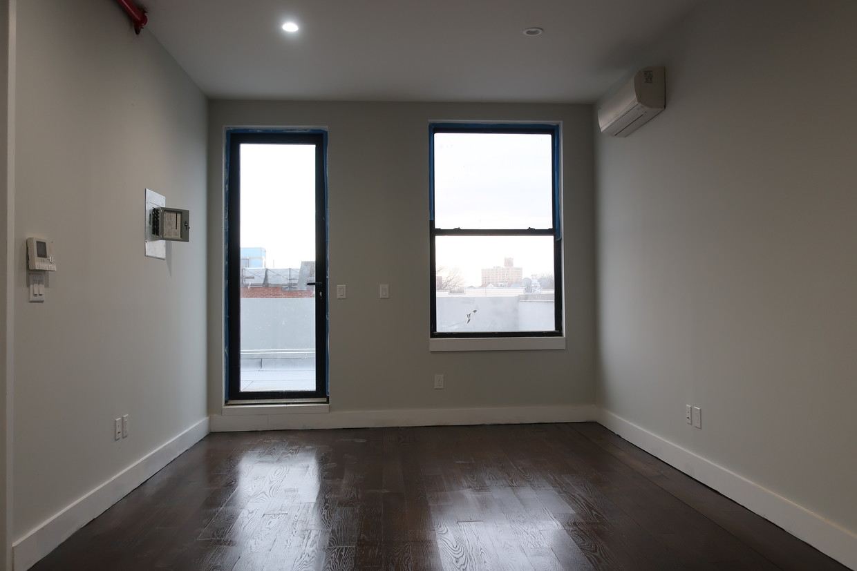 Foto principal - 537 Central Ave