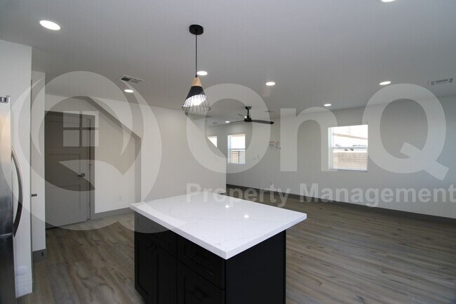 Foto del edificio - 2516 E Broadway Rd