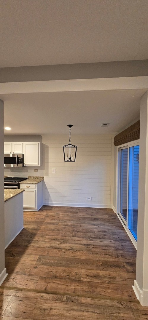 Foto del edificio - 497 Metropolitan St