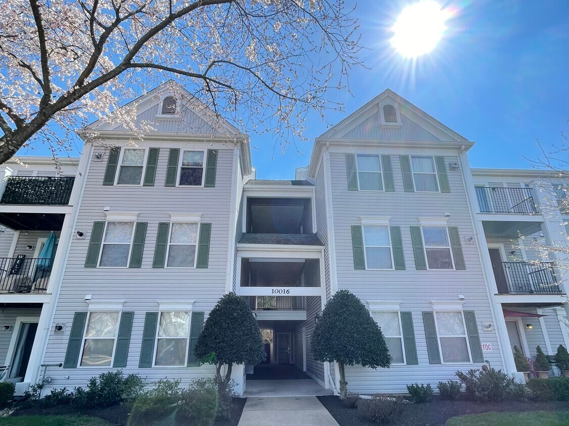 Foto principal - 10016 Vanderbilt Cir