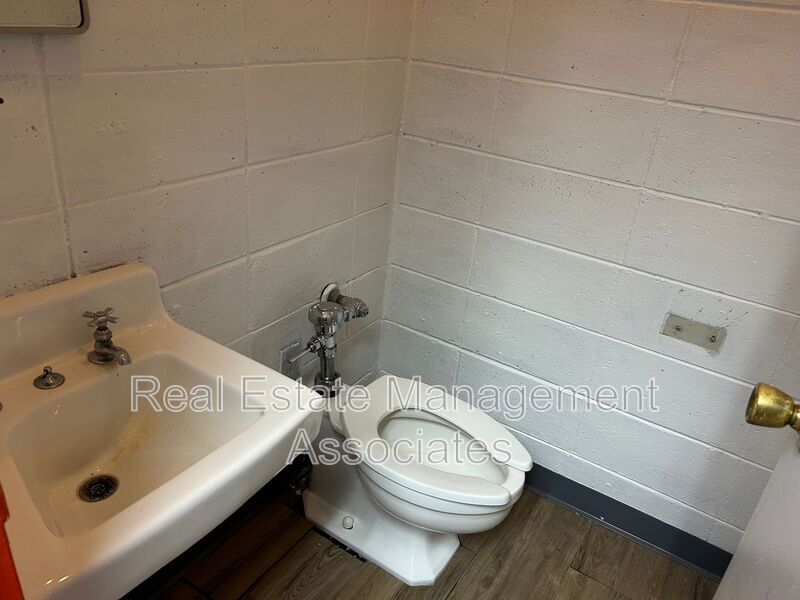Foto del edificio - 454 W Solomon St