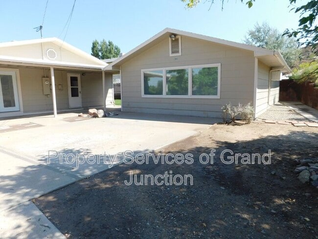 Building Photo - 396 S Camp Rd