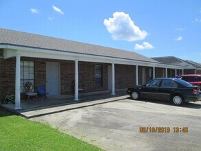 Building Photo - 209 Gloria St