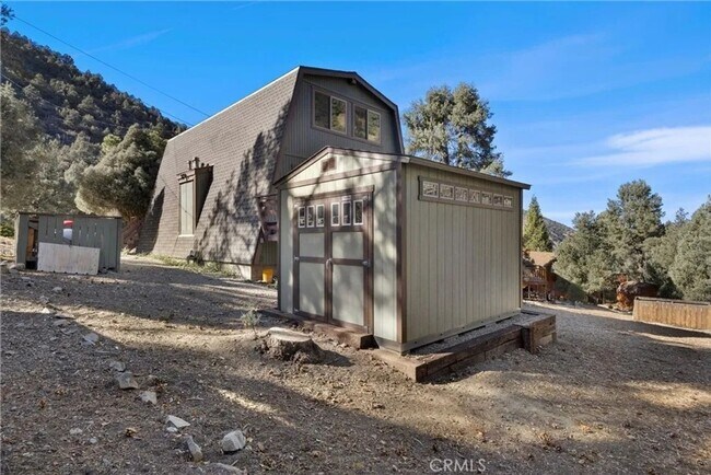 Foto del edificio - Clean Gambrel Style Cabin in Pine Mountain Club - Available for Immediate Lease, Fully Furnished ...