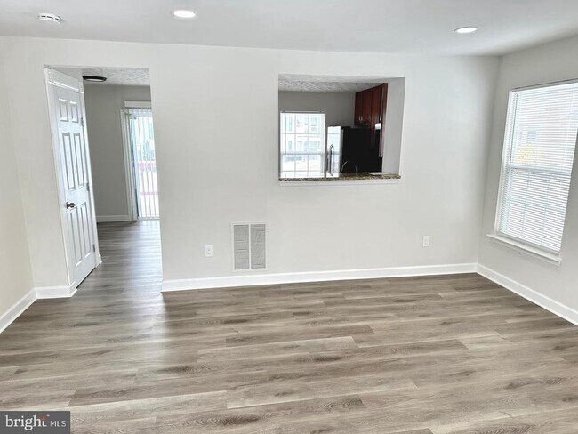 Building Photo - 18 Gemstone Ct