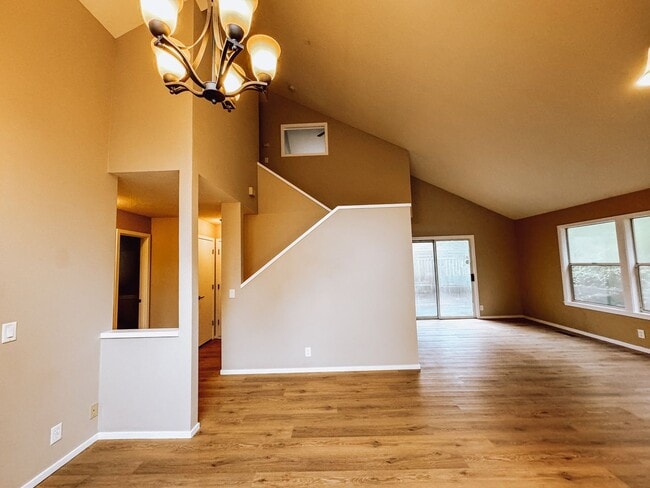 Building Photo - Newly Remodeled 2 Bed 1.5 Bath - A True Na...