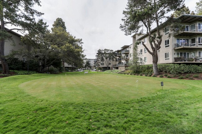 Foto del edificio - 1 Bed / 1 Bath ground floor condo in beaut...