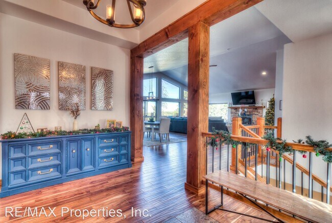 Building Photo - 4 br, 3 bath House - 200 Iron Eagle Pt.
