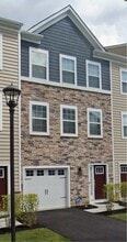Building Photo - 8 Venice Ln