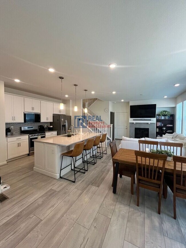 Foto del edificio - 14221 Alpine Lily St