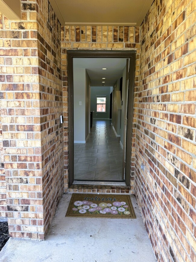 Building Photo - 615 Calm Ct