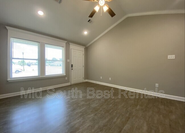 Foto del edificio - 409 Sparrow Rd