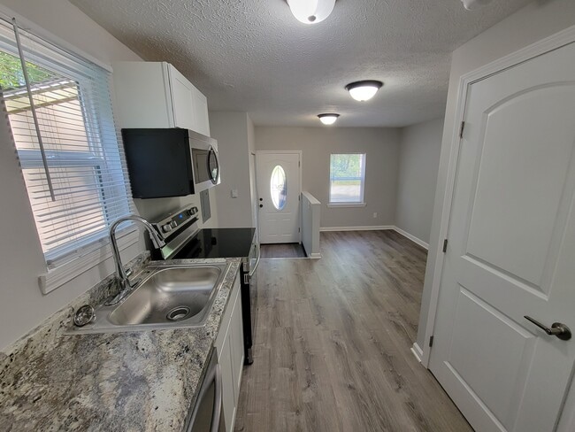 Building Photo - 2511 Meloy Rd