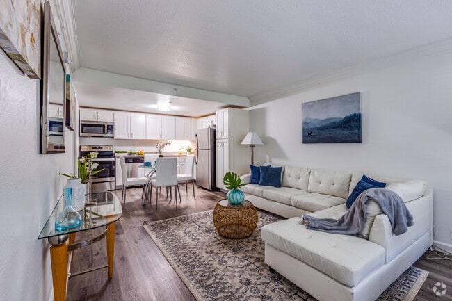 1HAB, 1BA - 700 ft² - Maingate Village, LLC