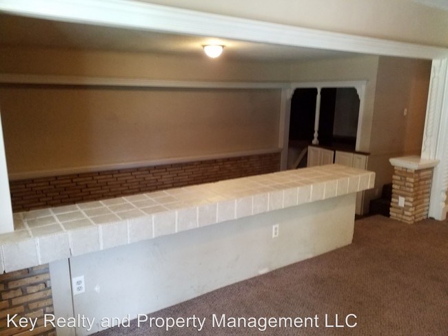 Building Photo - 3 br, 2 bath House - 4916 S. Drexel Ave