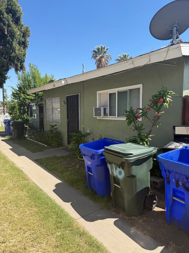 Foto del edificio - 108 N Date Ave