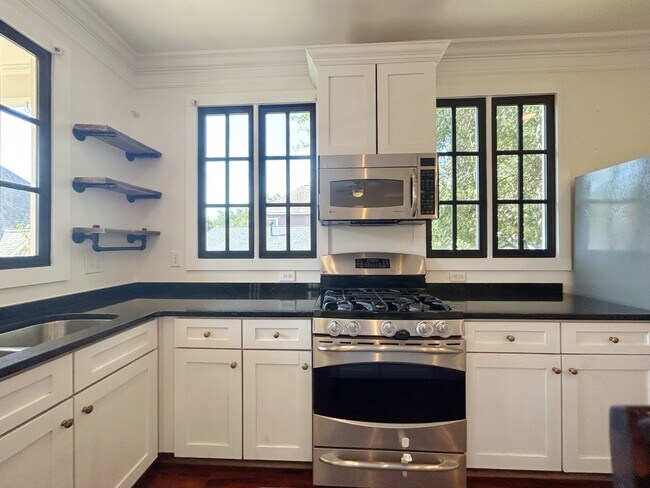 Building Photo - 184 Wingo St