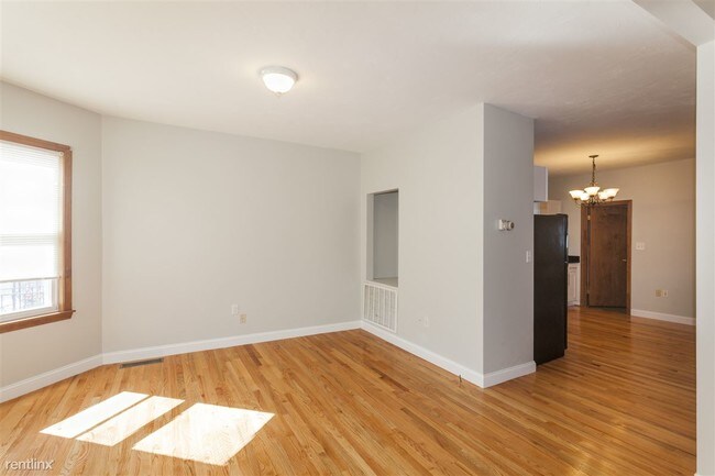 Building Photo - 57 Webster Ave