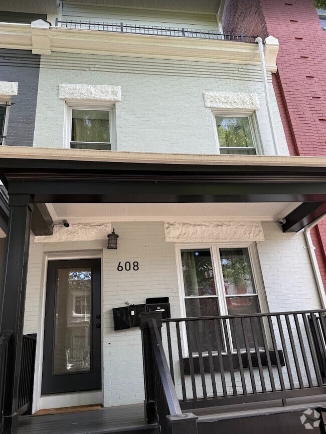 Building Photo - 608 Irving St NW