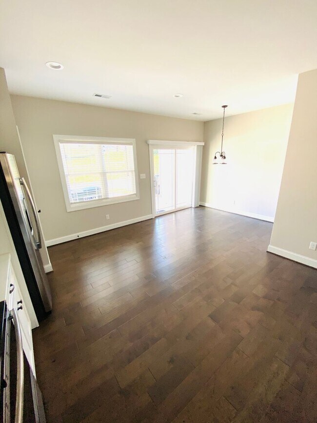 Building Photo - Great Location 3 Bedroom House