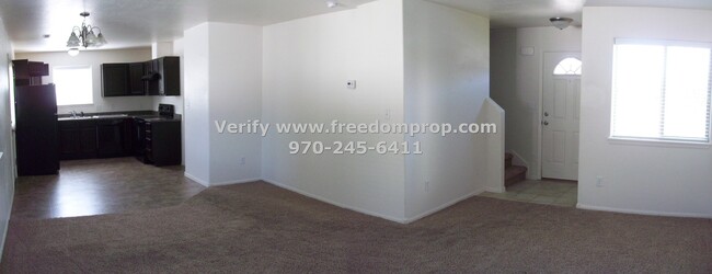 Building Photo - Convenient Location - 4 Bedroom 2.5 Bath