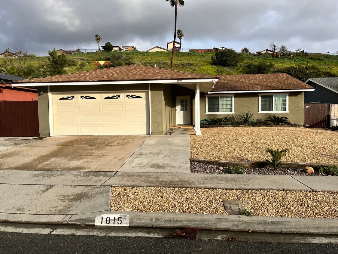 Primary Photo - Charming house for rent in Encanto!